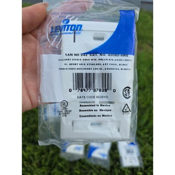 QTY 11 Leviton 42080-4WS QuickPort Wallplate with Id Window, Single Gang, 4-Port - Picture 6 of 16